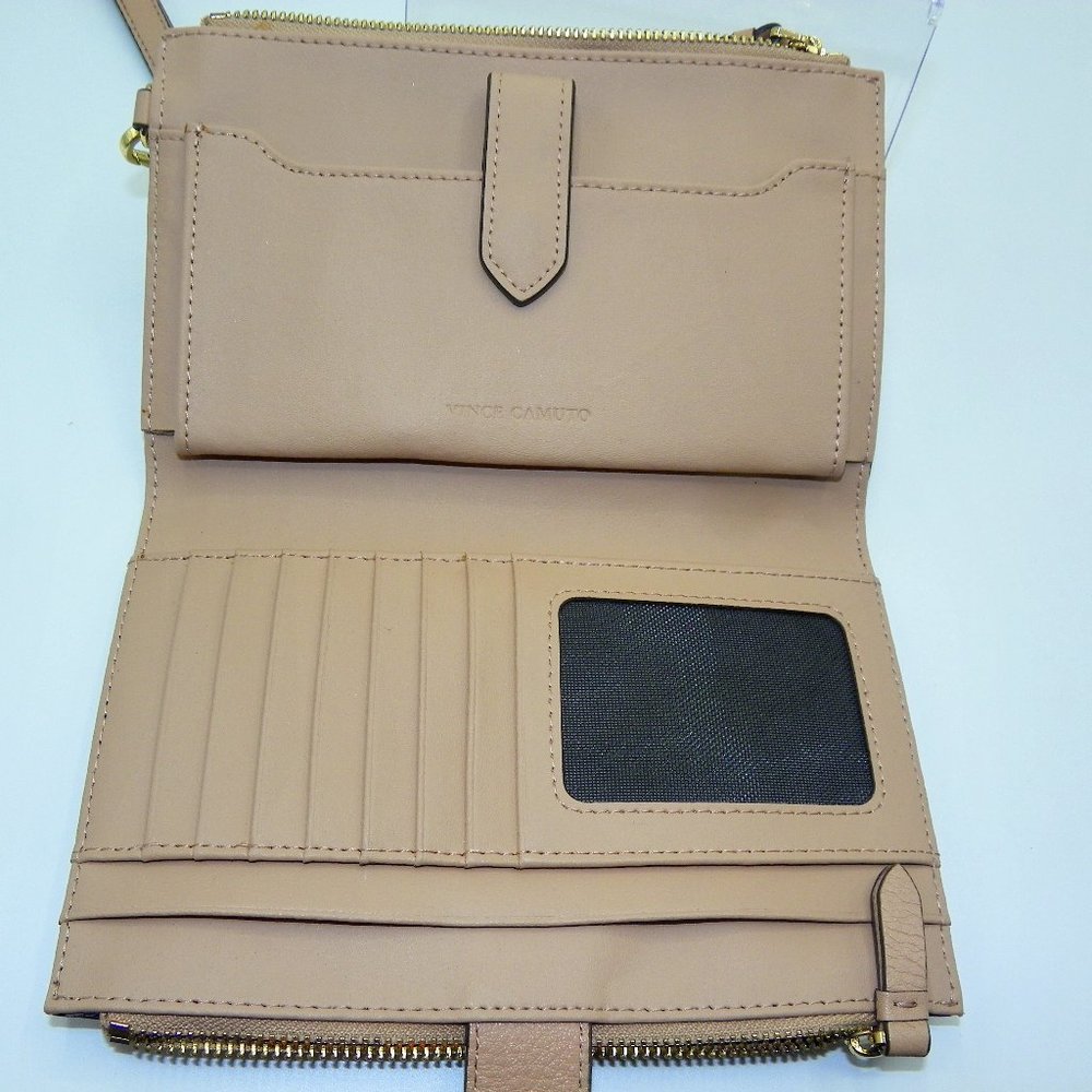 VINCE CAMUTO TAN PHONE WALLET